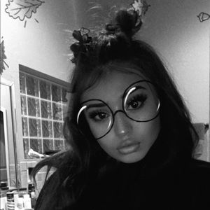 Meet your Posher, Ilianna